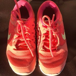 Size 11 Girl’s Nike GUC